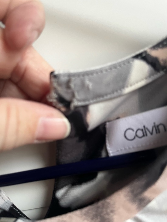 Women’s Long-Sleeve Floral Print Blouse in Black and Blush Calvin Klein small - Picture 7 of 9